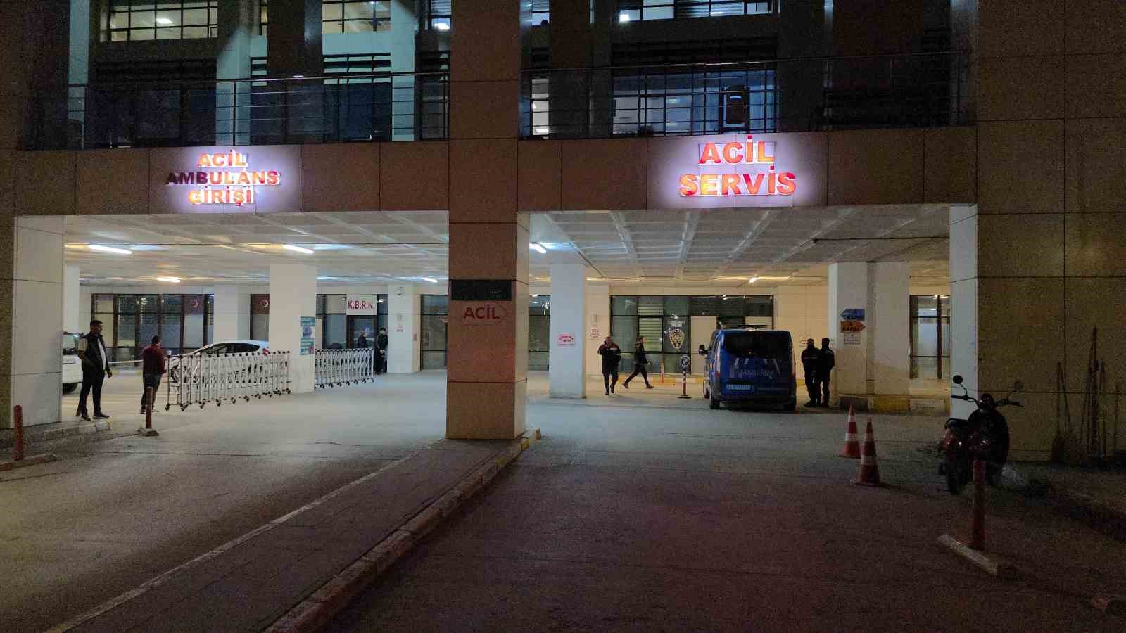 Askeri araç duvara çarptı: 2 asker yaralandı
