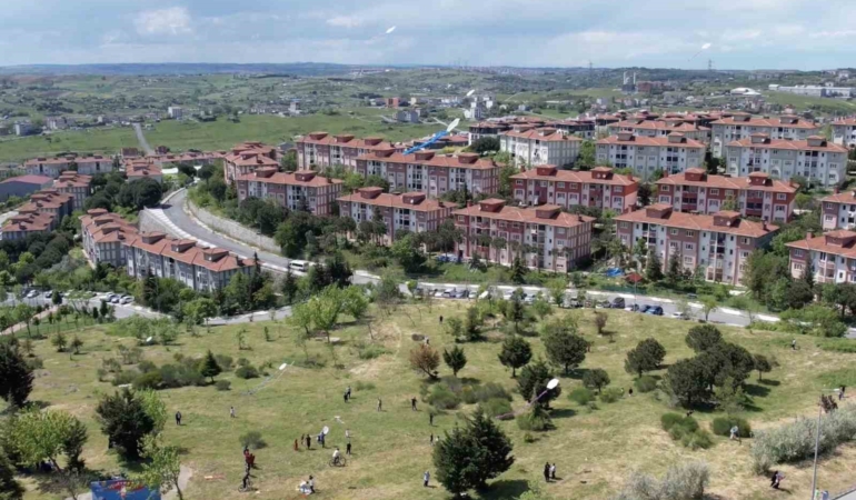 Arnavutköy’de geleneksel uçurtma şenliği renkli görüntülere sahne oldu