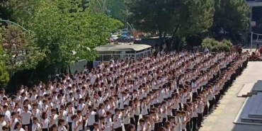537 öğrenciden dev kaşık oyunu koreografisi