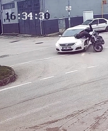 Bursa’da otomobil motosikletle çarpıştı: 1 yaralı