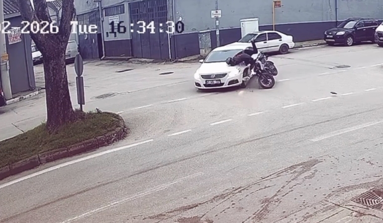Bursa’da otomobil motosikletle çarpıştı: 1 yaralı