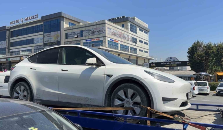 Başakşehir’de park ettiği aracından inerken silahlı saldırıya uğradı