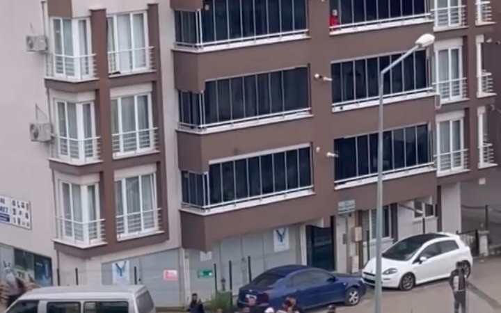 Bursa’da inşaat alanında sopalı kavga: İşçiler birbirine girdi