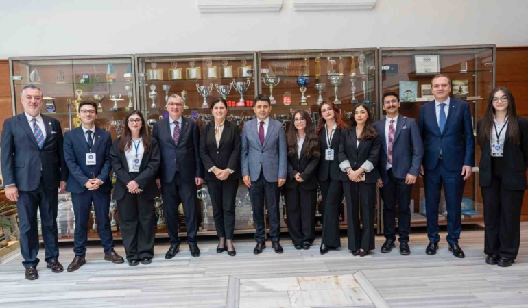 ’Küresel Rekabette Denizler ve Koridorlar’ paneli Bakan yardımcılarıyla öğrencileri buluşturdu