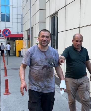 Üstü kan içinde kalan acemi kasap: "Sadece bıçak kaydı, ciddi bir şey yok"