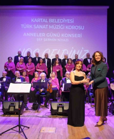 Kartal’da Anneler Günü coşkusu: Sevilen eserler anneler için seslendirildi