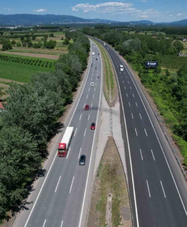 Anadolu Otoyolu Sakarya geçişinde trafik havadan görüntülendi