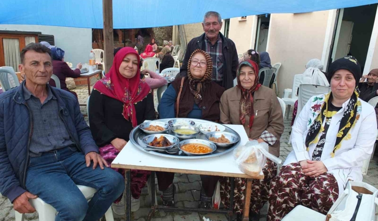 Burhaniye’de düğün yemeği kültürü devam ediyor
