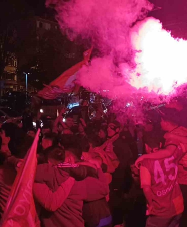 Tekirdağ’da sarı-kırmızılı şampiyonluk coşkusu gece yarılarına kadar sürdü