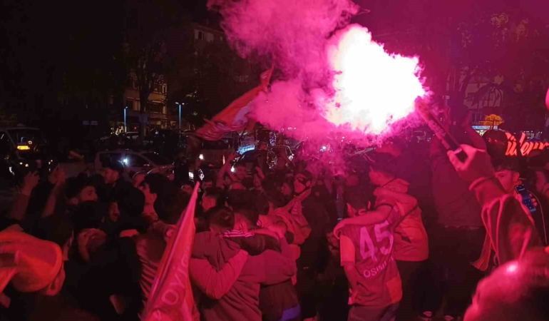 Tekirdağ’da sarı-kırmızılı şampiyonluk coşkusu gece yarılarına kadar sürdü