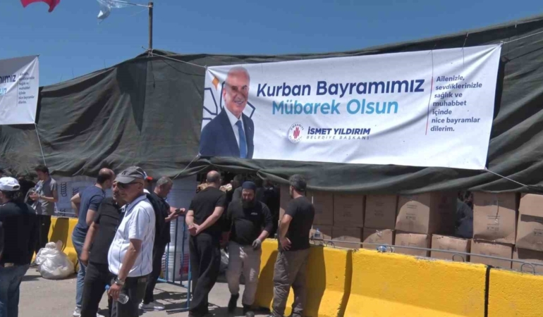 Ümraniye’de hijyenik ortamda kurban kesimi