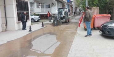 Altyapı çalışmasında ana su hattı patladı