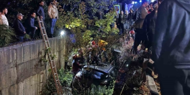 Sakarya’da otomobil dereye uçtu: 1 yaralı