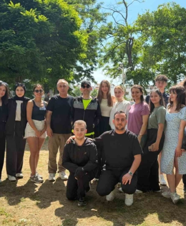 Burhaniye’de yeni mezunlar piknikte buluştu