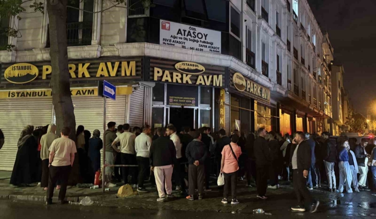 Küçükçekmece’de iş yerinde yangın paniği: 3 kişi dumandan etkilendi