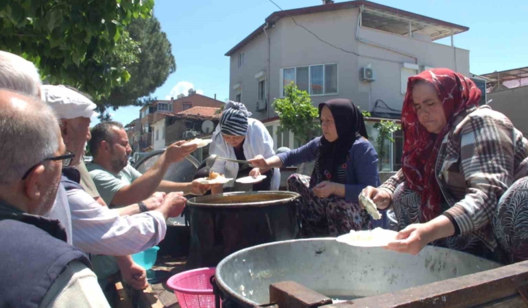 Balıkesir’de 30 yıllık mahalle hayrı yapıldı