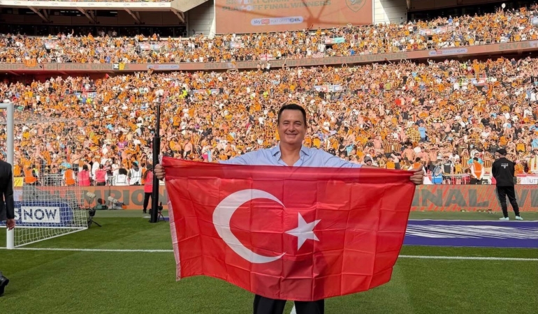 İngiltere’de tarih yazan Türk başkan!