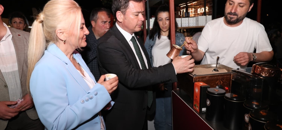 Başkan Erkan Aydın kahve ve müzik tutkunlarıyla bir araya geldi