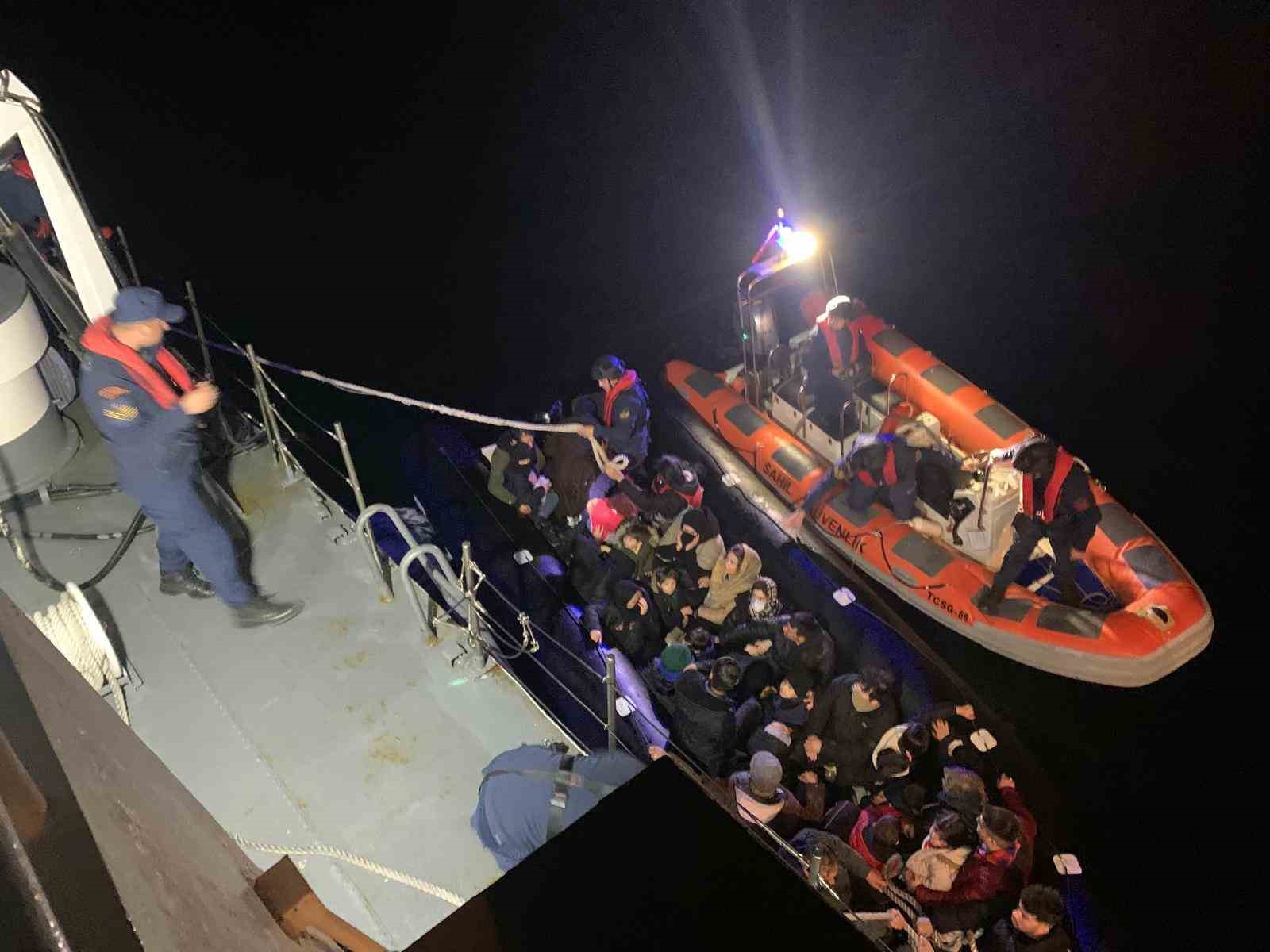 Çanakkale’de mobil radarın tespit ettiği 31 kaçak göçmen ve 1 göçmen kaçakçı yakalandı