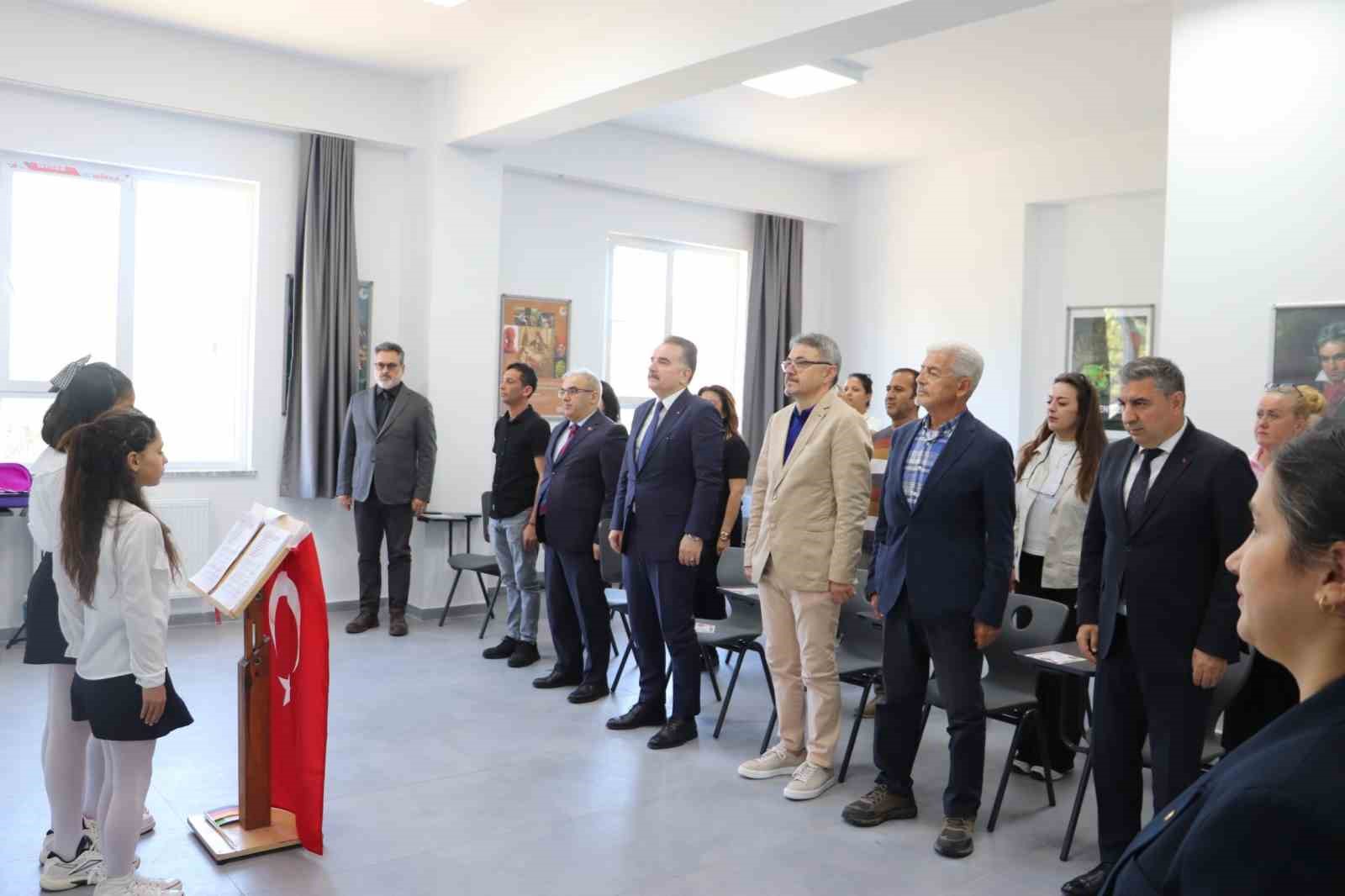 Edremit’te eğitime hayırsever desteği