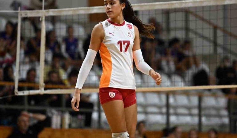 Asya Gülmez, U-16 Milli Voleybol Takımı gelişim kampına davet edildi