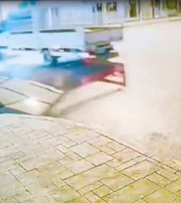 Keşan’da 2 kişinin yaralandığı kaza güvenlik kamerasına ansıdı