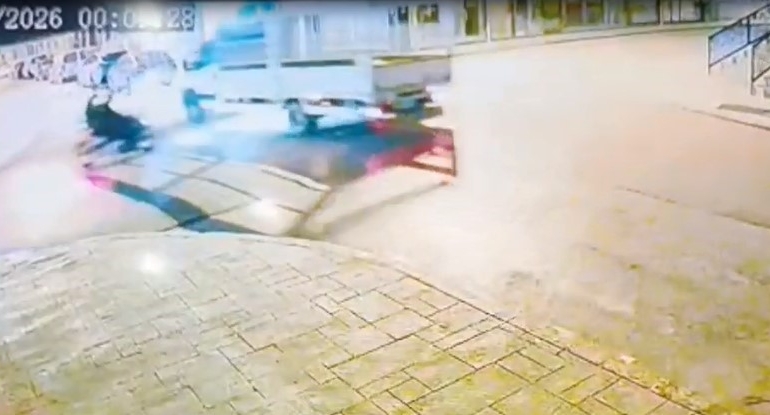 Keşan’da 2 kişinin yaralandığı kaza güvenlik kamerasına ansıdı