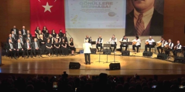 Şifa veren eller, Türk halk müziği konseriyle mest etti