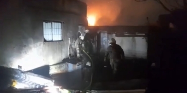 Fatih’te 5 katlı iş merkezinde çatı yangını