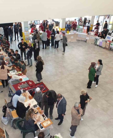 Balıkesir’de öğrencilerin yıl sonu sergisi yoğun ilgi gördü