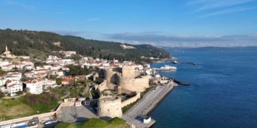 Sarı kule, Çanakkale Boğazı’na giren düşman gemilerini beyaz flama ile bildiriyordu