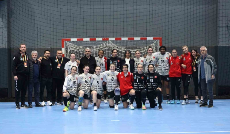 Bursa Büyükşehir Belediyespor şampiyonluğa koşuyor