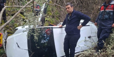 Ayvacık’ta otomobil uçuruma yuvarlandı, sürücü yaralandı