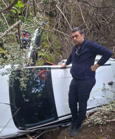 Ayvacık’ta otomobil uçuruma yuvarlandı, sürücü yaralandı