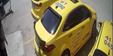 Görme engelli yayanın zor anları kamerada