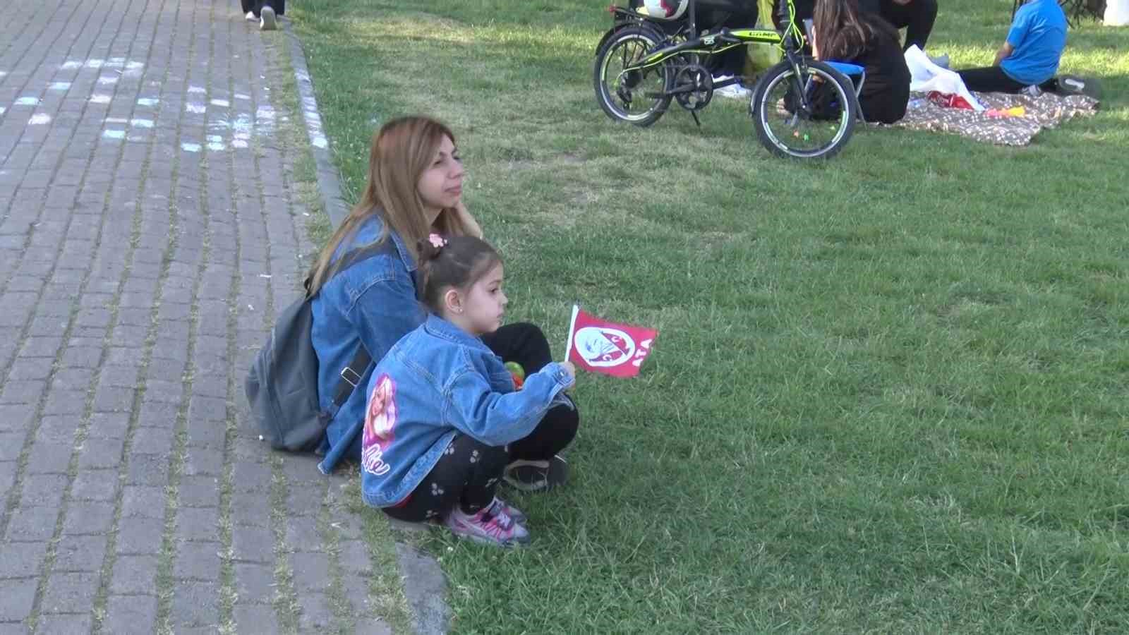 Kağıthane’de gençler 19 Mayıs Atatürk’ü Anma Gençlik ve Spor Bayramı’nı konserle kutladı