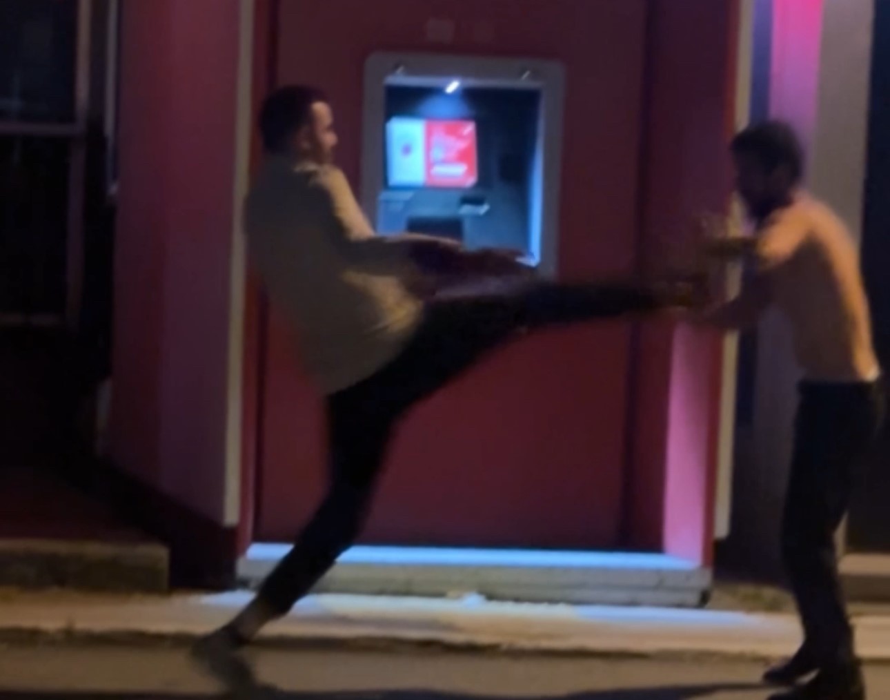 Edirne’de alkollü arkadaşların ‘kayıp anahtar’ tartışması kavgaya dönüştü: 1 yaralı