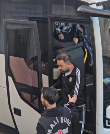 İBB’ye yönelik son dalga operasyonunda gözaltına alınan 12 kişi sağlık kontrolünden geçirildi