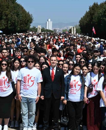 Başkan Akın ve 1071 Balıkesirli genç Anıtkabir’de