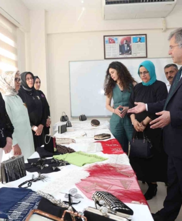 OSMEK kursiyerlerinin eserleri Hüdavendigar’da sergilendi