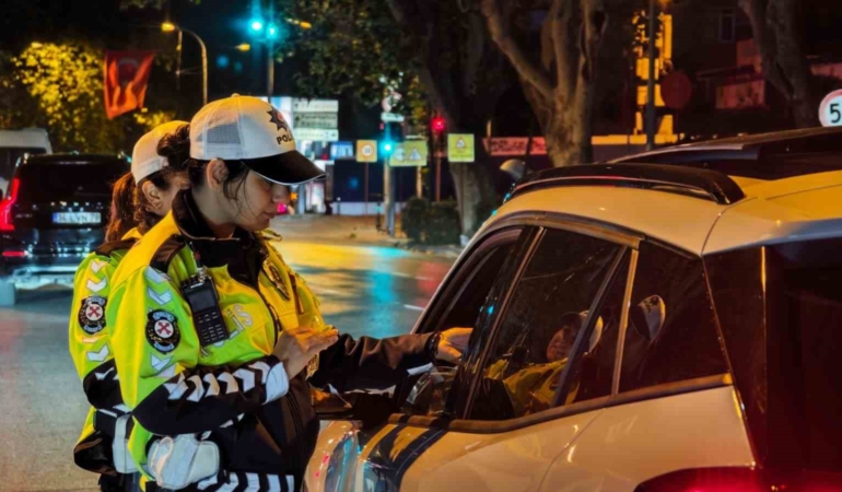 Kadıköy’de polis ekiplerinden bayram denetimi