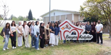 Üniversiteliler sahada sosyal hizmet eğitimi aldı