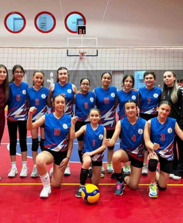 Körfez Gençlerbirliği Midi Kız Voleybol Takımı sezona galibiyetle başladı