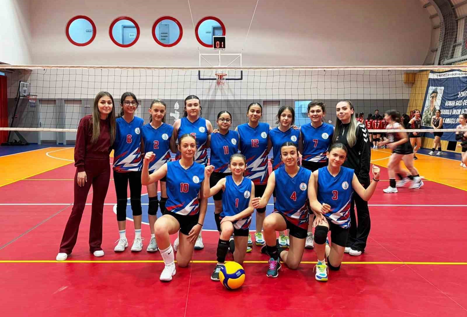 Körfez Gençlerbirliği Midi Kız Voleybol Takımı sezona galibiyetle başladı