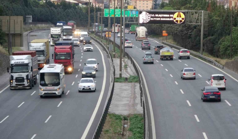 Kocaeli’de bayram trafik tedbirleri kapsamında ağır vasıta geçişlerine kısıtlama
