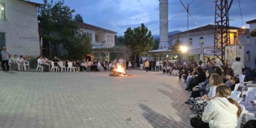 Yunan askerine geçit vermeyen dedelerini andılar