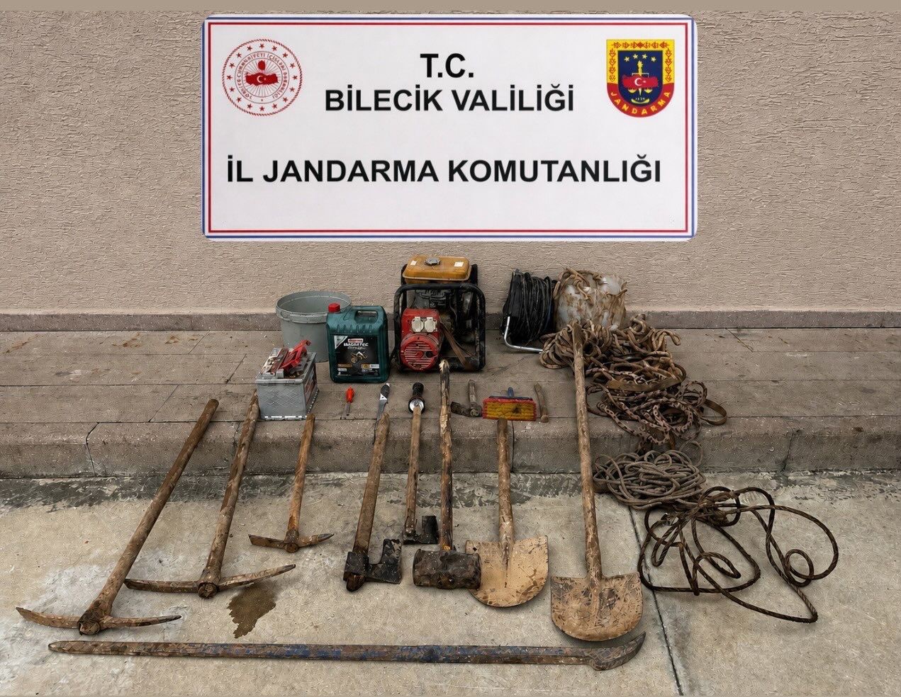 Bilecik’te define arayan 5 kişi suçüstü yakalandı