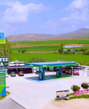 Akaryakıt istasyonu tamamen elektrikli araç şarj istasyonuna dönüştürüldü