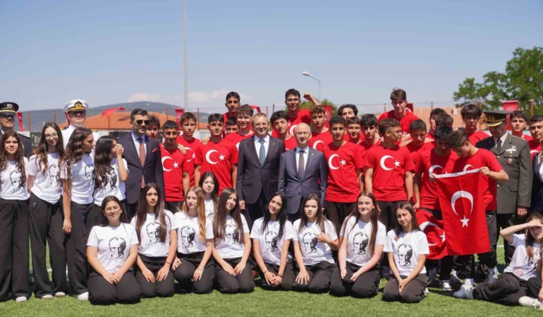Ayvalık’ta 19 Mayıs coşkusu