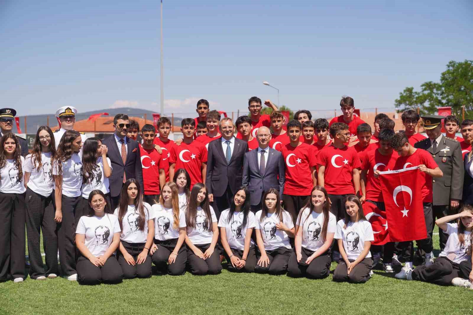 Ayvalık’ta 19 Mayıs coşkusu